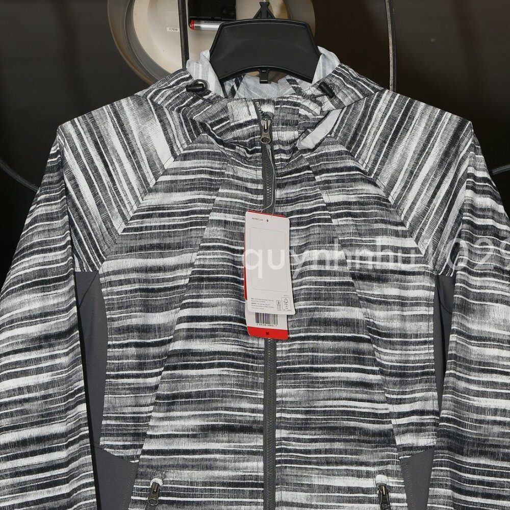 Brand new Marmot women wind Jacket in Gray color - Picture 2 of 6